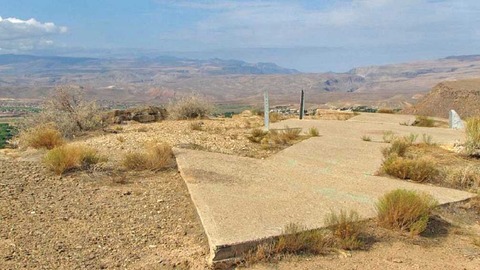 airmail-beacon-concrete-arrow-cover