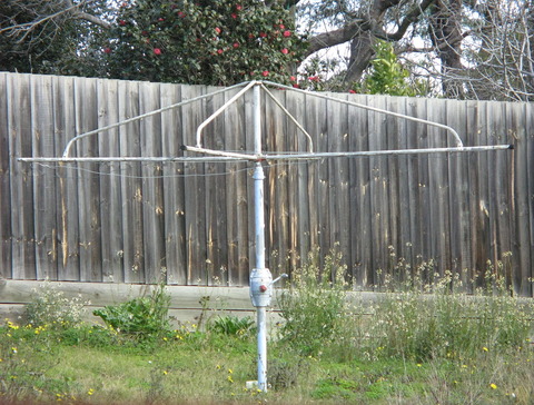 1280px-Hills_Hoist_Balwyn_Victoria