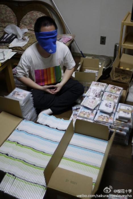 100905__468x_ak48-otaku-buys-5500-copies-1