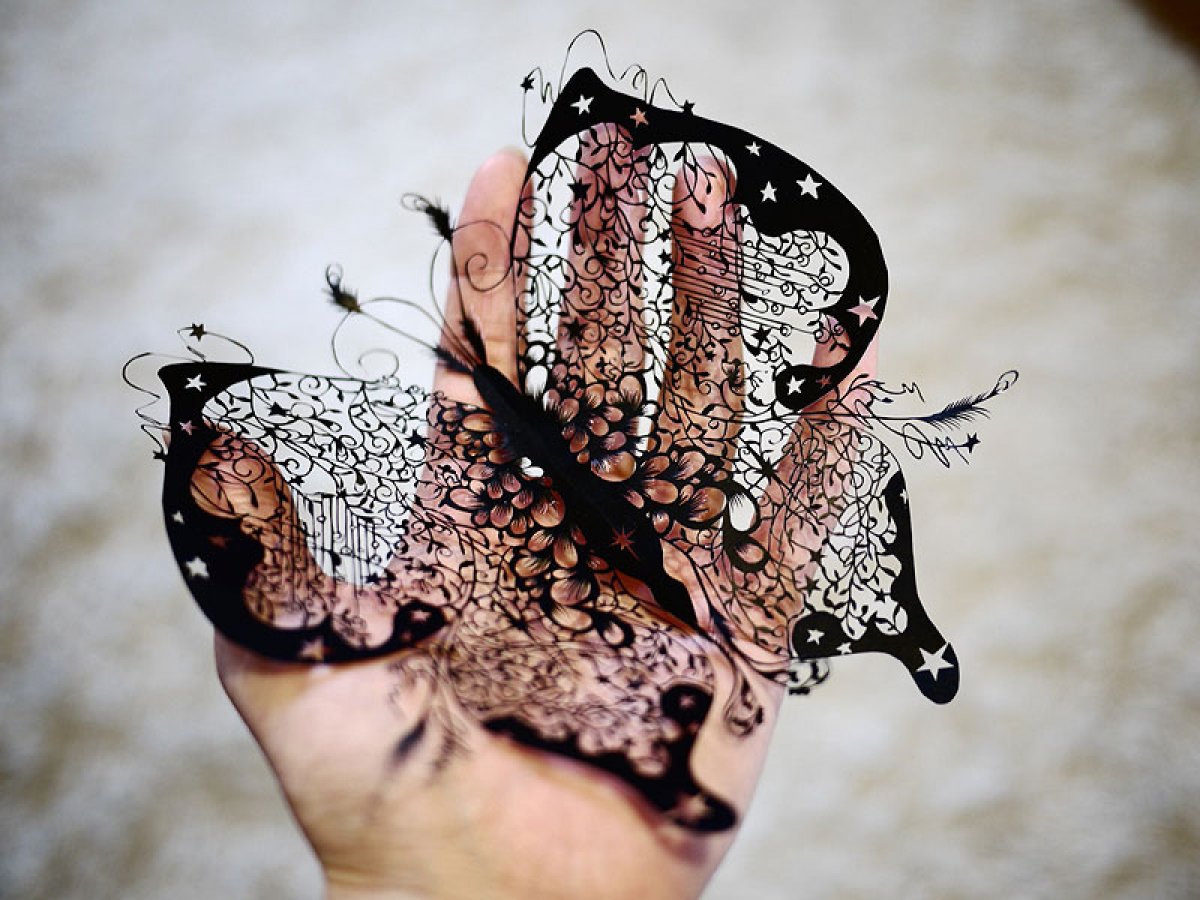美しい蝶の切り絵