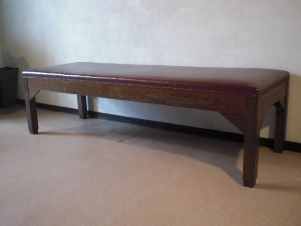 古い木 診療所の待合いベンチ 長椅子 レトロアンティーク / 什器