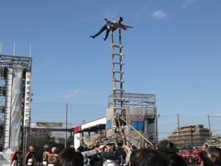 出初め式梯子乗り
