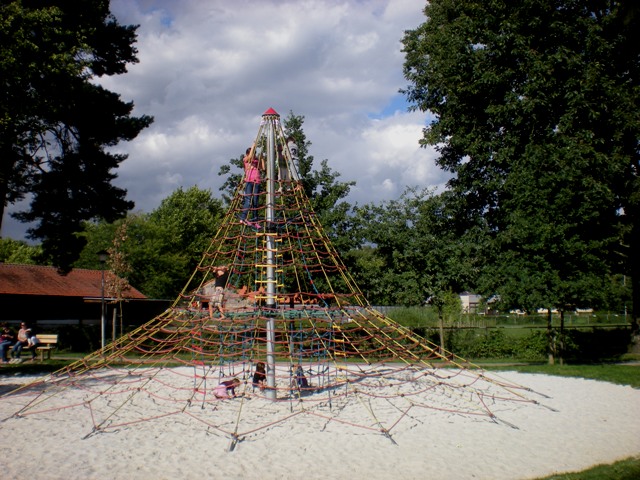 8-25 031