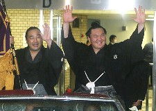 hakuho-parade.jpg