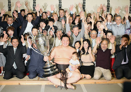 hakuho-yusho.jpg