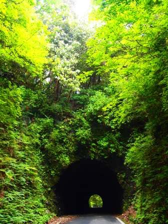 トンネル