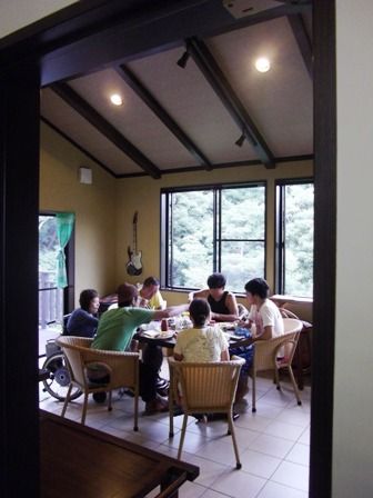 食べてる時は静かです。