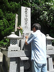 0725 tomb 2