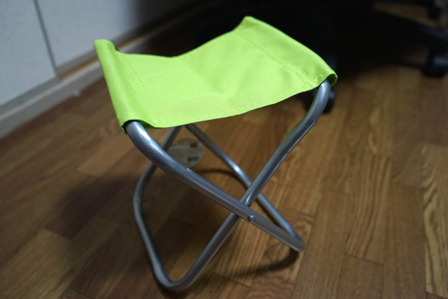 コミケ用に買った100円ショップの折りたたみ椅子。 黄昏ドライブイン コスプレカメコはデジタル一眼の夢を見るか？