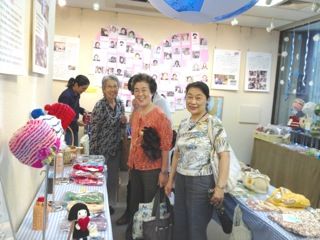 Shopping at Heart Knit