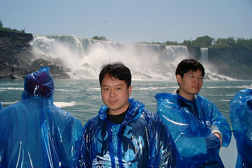 Dr. MaCHO at Niagara Falls