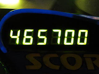 465700