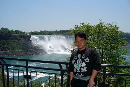Dr. MaCHO at Niagara Falls