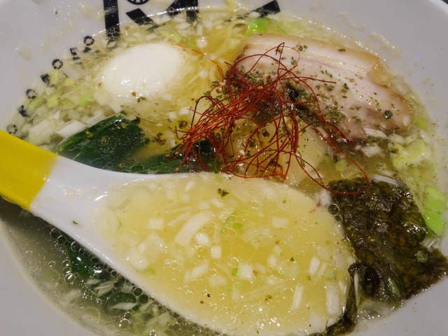 パイナップルラーメン(塩)+ パイナップル味玉 4_edit