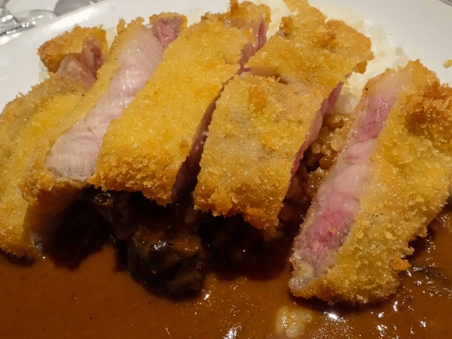 欧風和牛カレー,青森県長谷川自然豚のカツ添え 4_edit