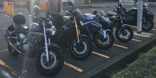 バイク前