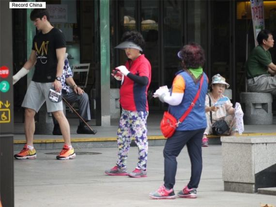 韓国人旅行者の登山服が海外で嫌われるのはなぜ？　韓国ネット「服がカラフルというだけで誰の迷惑になるの？」