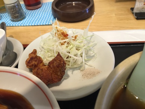 サラダと唐揚げ