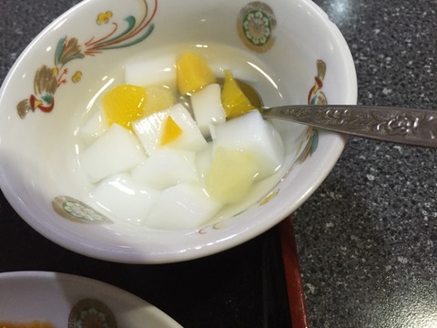 サービスランチ・杏仁豆腐