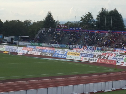 甲府サポーターウォーミングアップ前