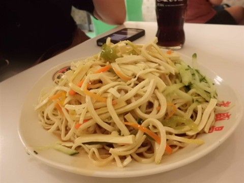 冷やし中華のような麺