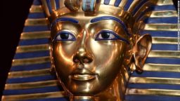 tutankhamun-death-mask