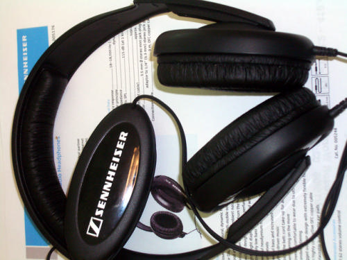 ヘッドホンとかイヤホンで sennheiser hd 202 コスパの高い