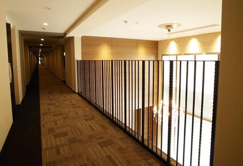 パークリュクス初台 共用廊下