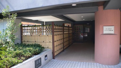 マメゾン明大前 エントランスアプローチ