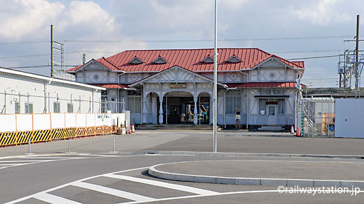 高架化工事の準備が進む南海・浜寺公園駅。
