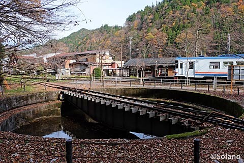 長良川鉄道の終点・北濃駅、転車台