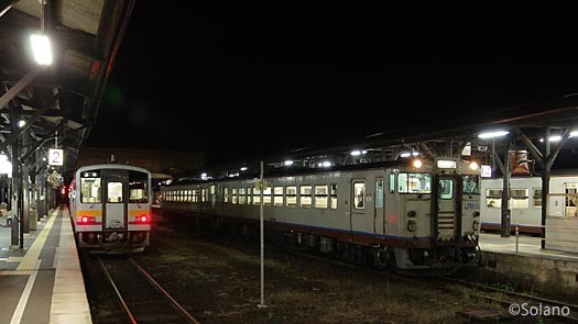 夜が明けきらぬ午前5時の津山駅