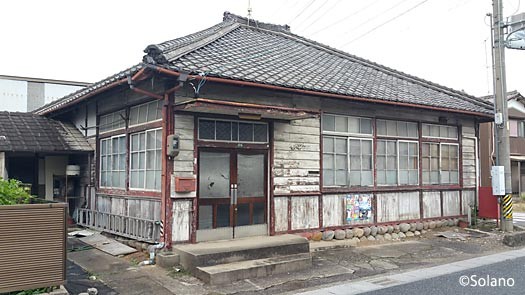 古井駅近く、旧郵便局局舎の木造建築物