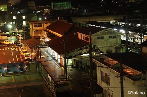夜の津山駅駅舎。