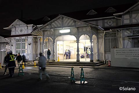 浜寺公園駅、終電が出て封鎖される旧駅舎
