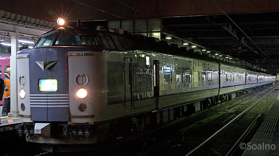 夜行急行きたぐに、国鉄らしさ溢れる583系寝台電車