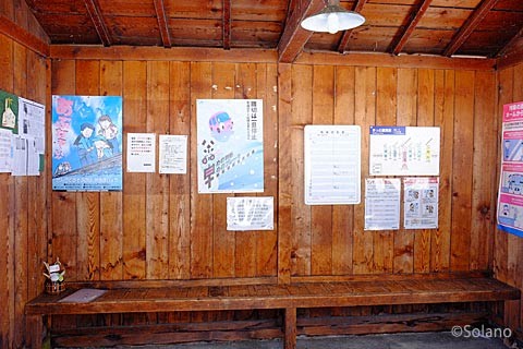 旧白滝駅、木造待合室の内部