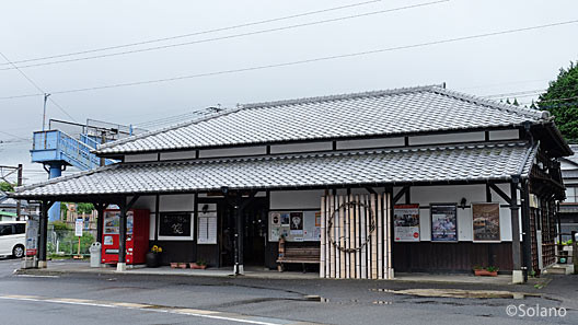 JR九州・佐世保線、三間坂駅の木造駅舎。