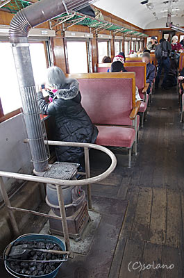 ストーブ列車車内とストーブ