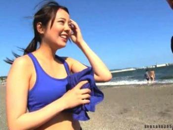 【素人】夏本番の砂浜をランニングしていたスポーツ女子を即パコ！！
