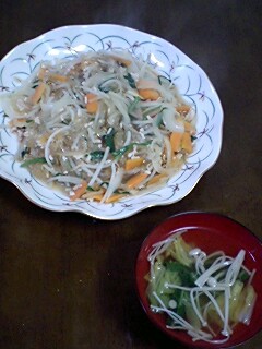 はるさめの炒め物とスープ