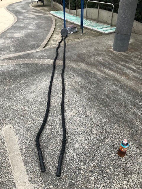 公園でバトルロープ