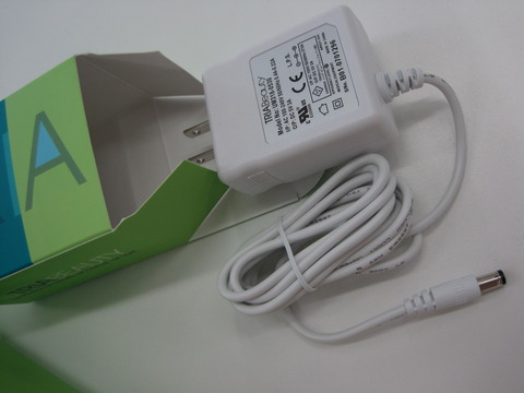 まずは充電する。 : トリアは脱毛機
