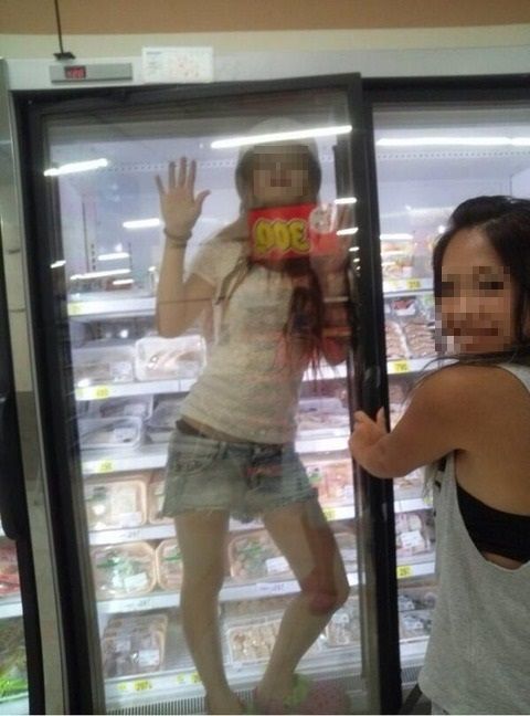 スーパーでおふざけ
