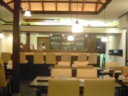 濱新店内