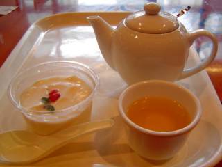 なめらかアンニン豆腐とジャスミン茶