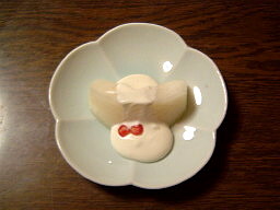 梨のヨーグルトソースがけ
