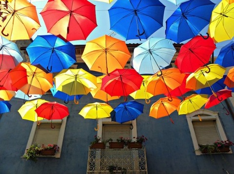 colorful-floating-umbrellas-portugal-mosh12-620x463