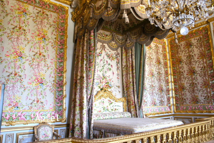 ヴェルサイユ宮殿5. マリーアントワネットの寝室〜王妃の大居室 貴人の 