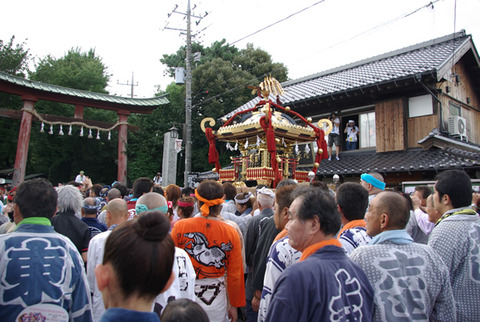 土師祭2011 (16:05) 千貫神輿も到着。昼の部終了